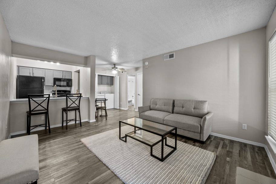 Apartments for Rent in Dallas, TX Landing at McCallum